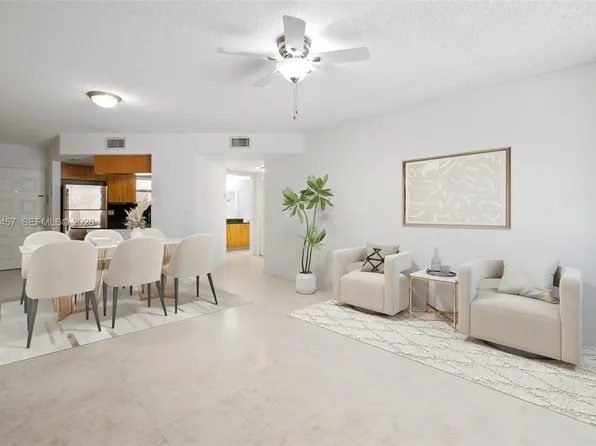 8373 Lake Dr APT 201, Doral, FL 33166