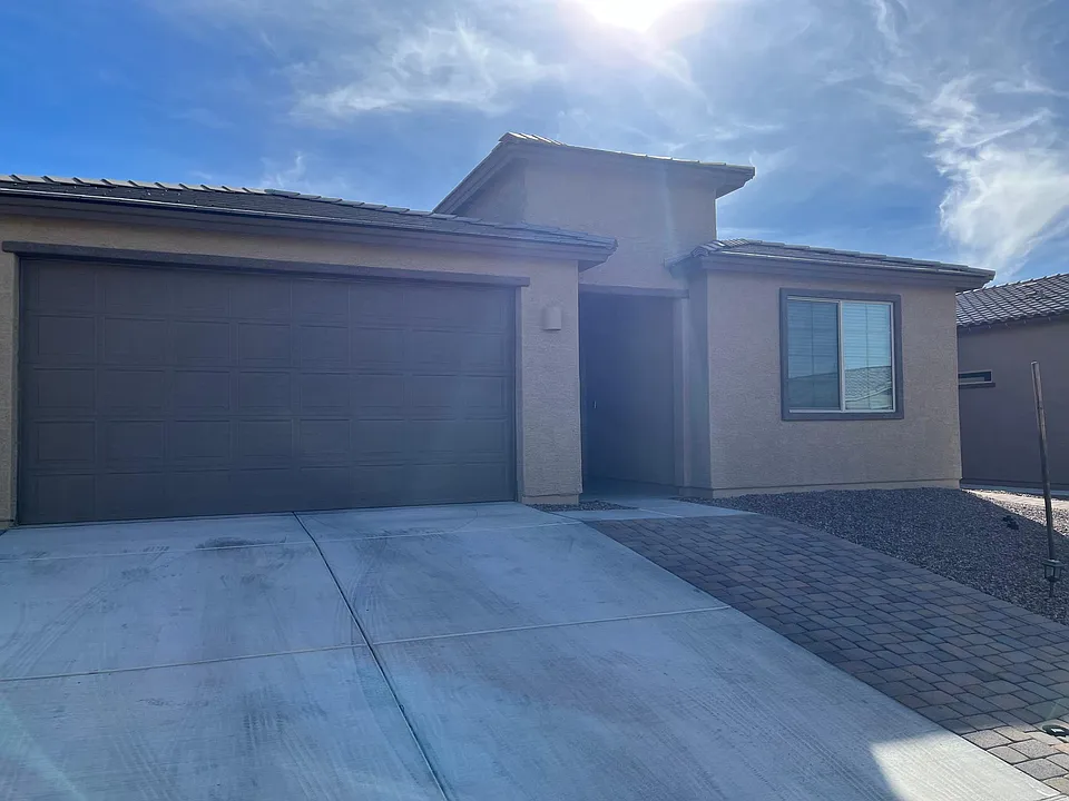 3025 W Chalfont Dr