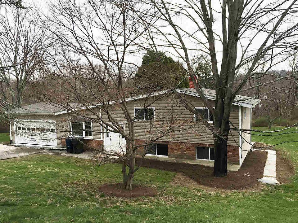 1st image of 1 Hilltop Dr