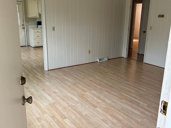 2nd image of 28041 Lee Hwy #1