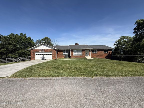 3rd image of 264 Norfolk Cir
