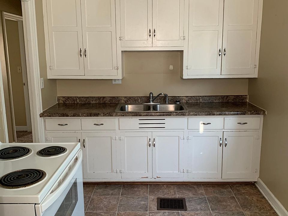 2nd image of 718 W 28th St