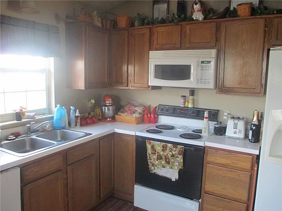4th image of 3422 Carnation Ct