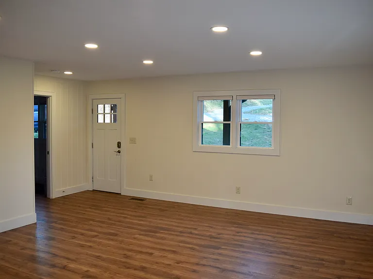 Living room, dimmable flush lights