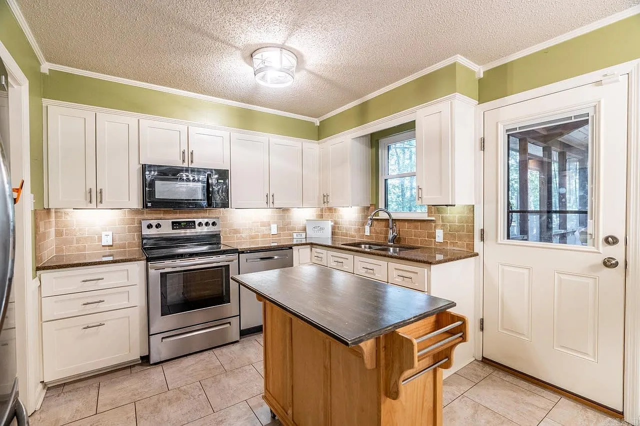 3 bed, $1,527 — Photo 4