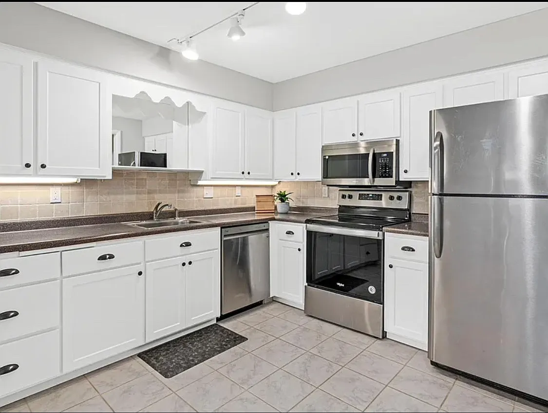 2 bed, 1570 sqft, $2,200 — Photo 4
