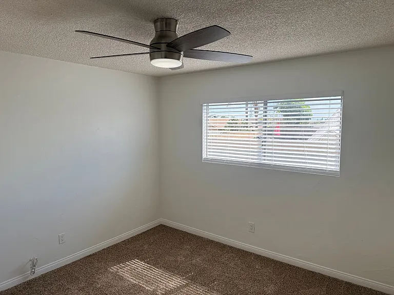 1115 Oxford Ct — Photo 18
