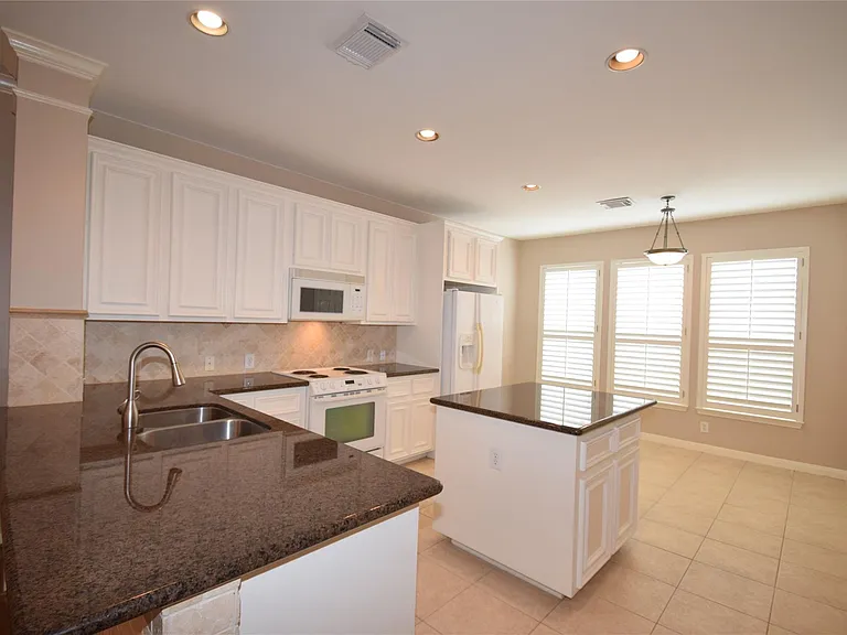 722 Memorial Heights Dr — Photo 11