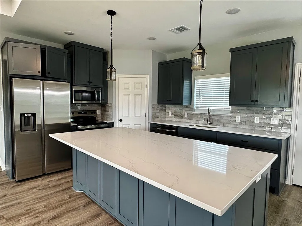 3 bed, 1568 sqft, $2,700 — Photo 3