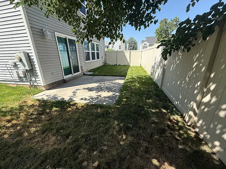 1242 E Freshman Cir — Photo 22