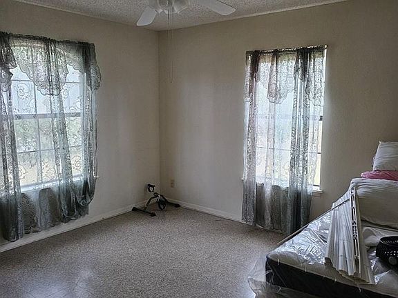 3rd image of 901 Clarissa Dr