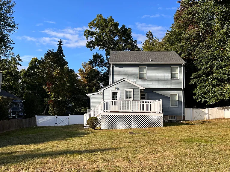 32 E Grand Ave — Photo 10