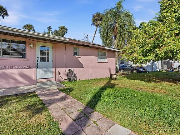 3rd image of 829 N Bridge St