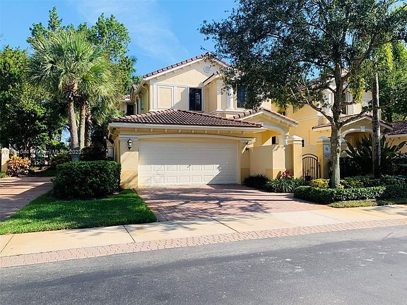 3rd image of 1627 Passion Vine Cir #15-3