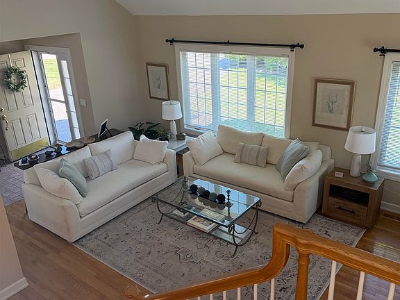 2nd image of 2 Emily Cir