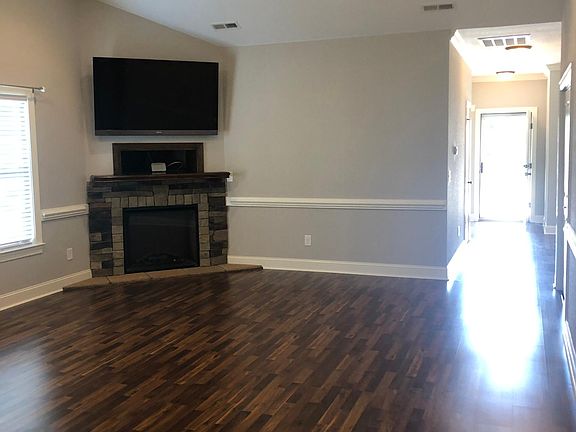 3rd image of 1605B Cambria Dr #B