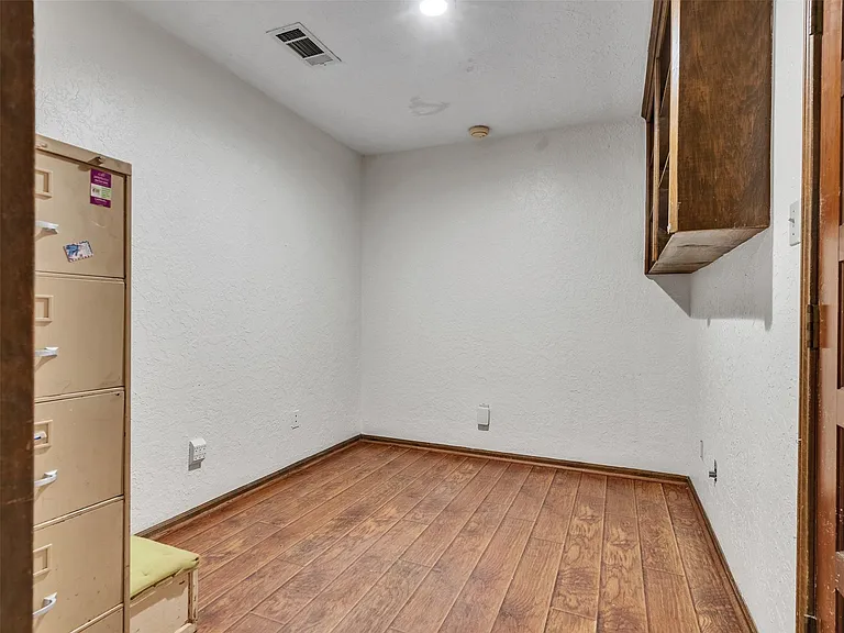 8 Shadowood St — Photo 27