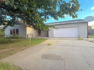 301 W 10th St, Stinnett, TX 79083