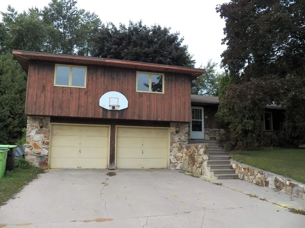 129 S Hillside Ave, Oconto Falls, WI 54154