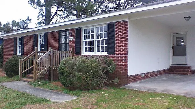 3 bed, 1095 sqft, $1,370 — Photo 2