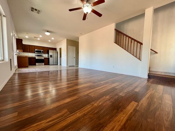 1194 E Daisy Way