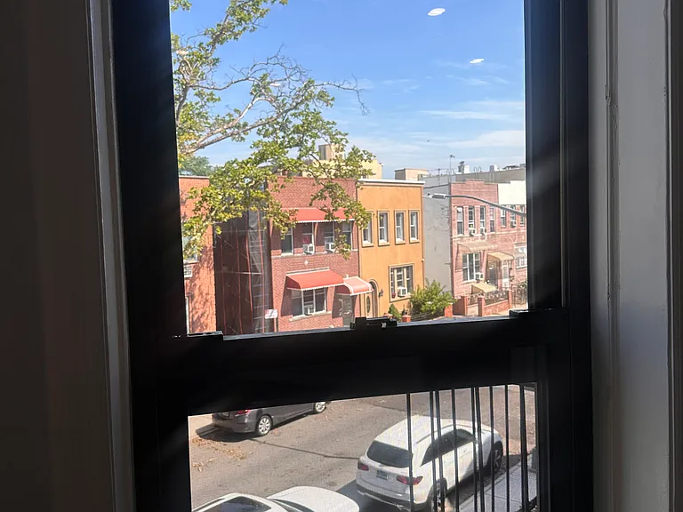 201 Bay 20 St — Photo 10