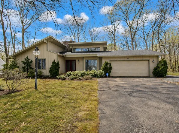 60 Redwood Circle, Mashpee, MA 02649