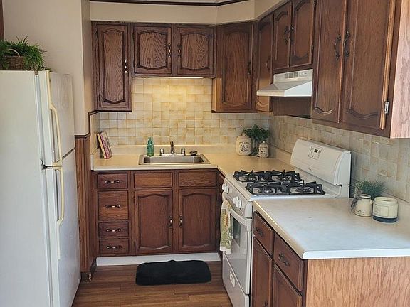 4th image of 1437 W 32nd St