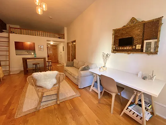 Rented by NY Living Solutions | media 24