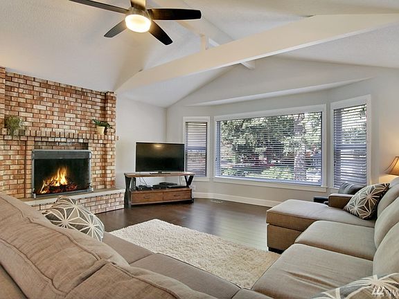 3rd image of 11112 140th St Ct E