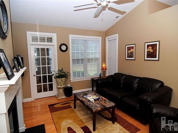 3rd image of 1139 Greensview Cir