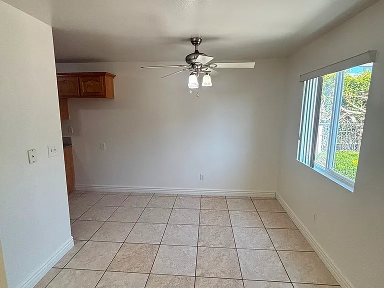 1031 E 52nd Pl — Photo 3