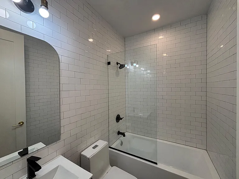 50 Grace St #3RR — Photo 6