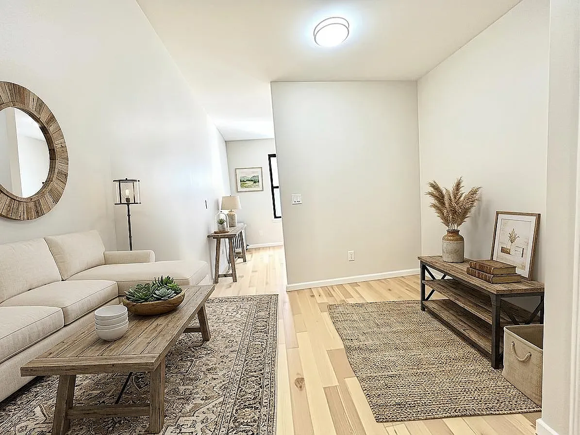 335 West 29th Street — Photo 4