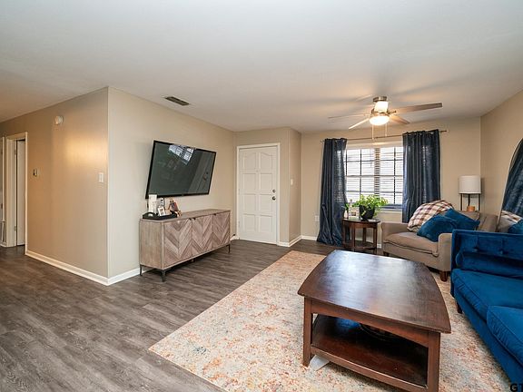 5th image of 179 Pinecrest Dr N
