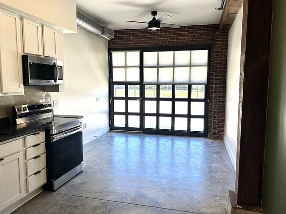 3rd image of 805 Martin Luther King Jr Blvd APT 11