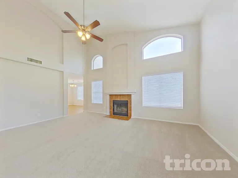 17220 N Wavyleaf Ave — Photo 2