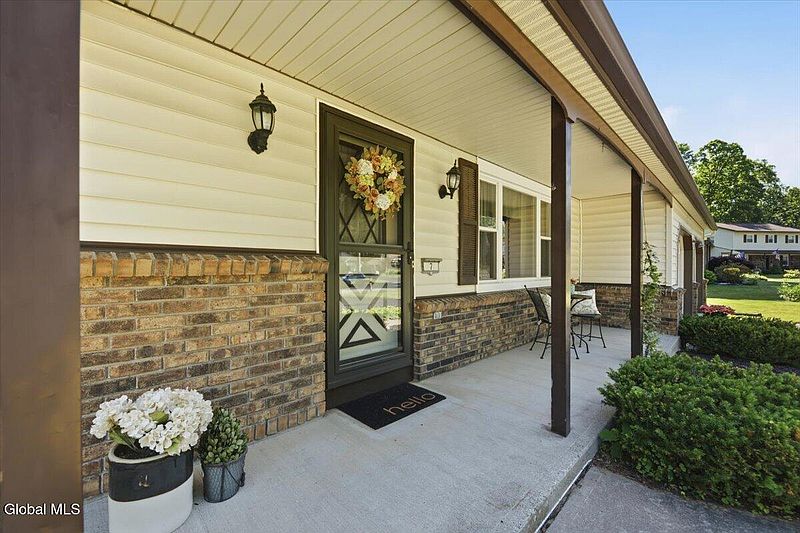 3rd image of 7 Turnberry Lane