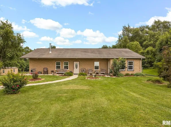 320 E 10th St, Glasford, IL 61533