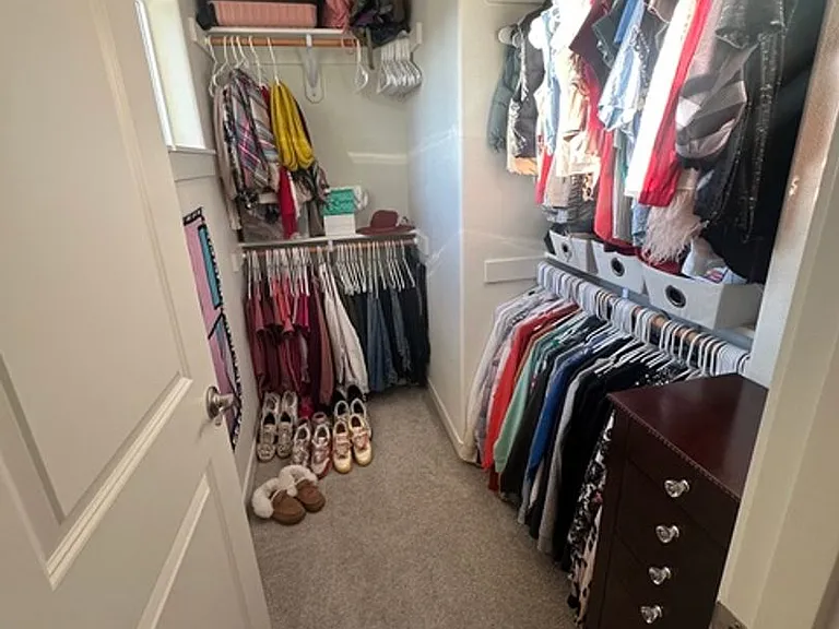 692 W Willitts St — Photo 28