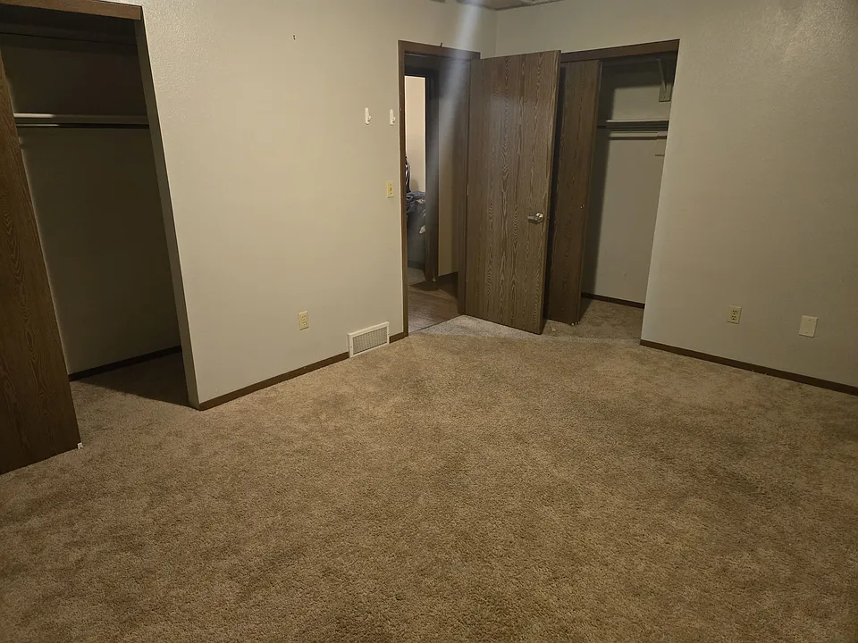 1431 Sioux Blvd #4