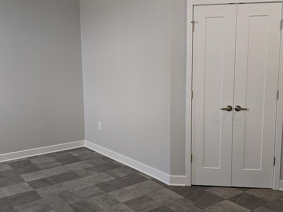 4th image of 161 Commerce St