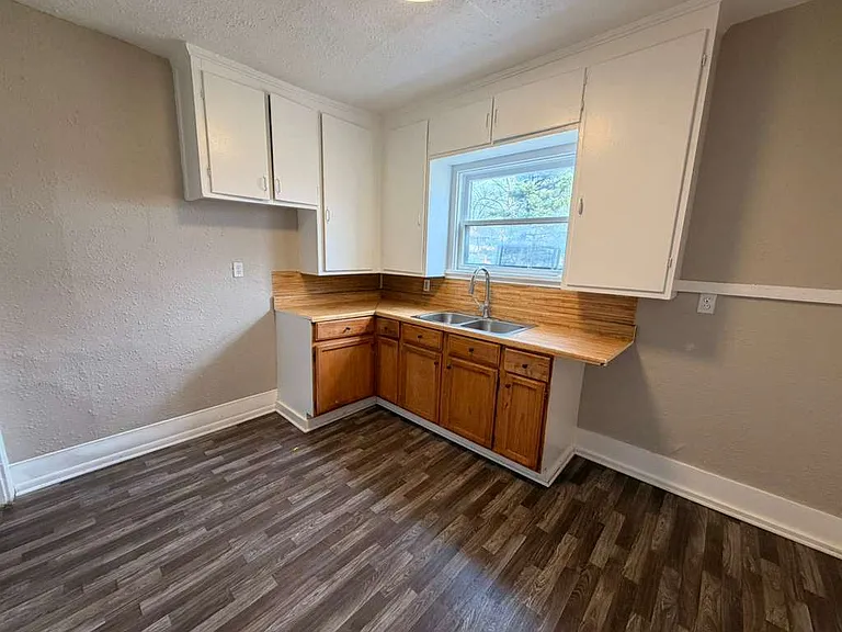 1063 Norwood Ave #1 — Photo 5