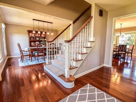 2nd image of 16 Deer Run Ct