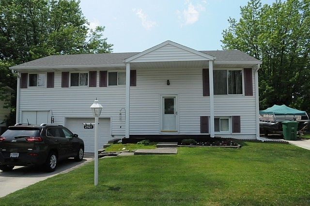 1st image of 2921 Hillcrest Dr