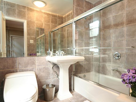 3rd image of 2280 Broadway #1D