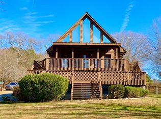 218 S Pointe Dr, Cowpens, SC 29330