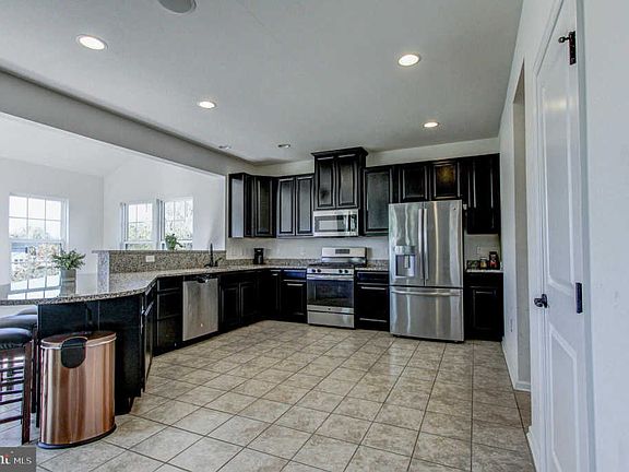5th image of 417 Brickus Cir