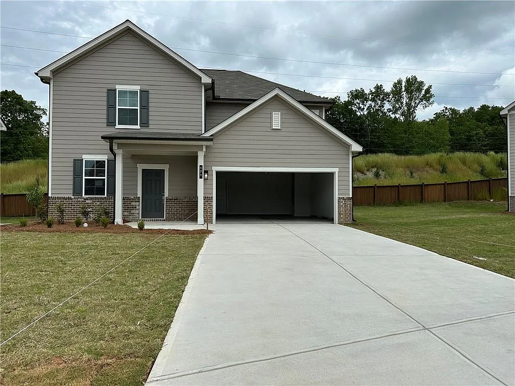 4 bed, 2.5 bath, 2149 sqft, $2,400 — Photo 1