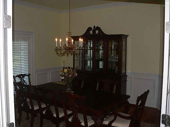 Formal dinning room